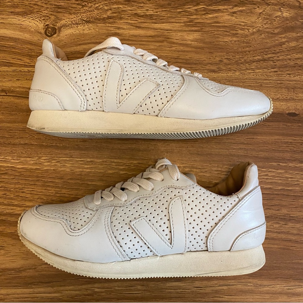 Veja Holiday Bastille Sneakers - White Leather